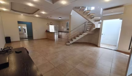 Casa para alugar em São Vicente de 171.00m² com 3 Quartos, 1 Suite e 2 Garagens