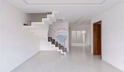 Sobrado para venda em Campo De Santana de 123.00m² com 3 Quartos, 1 Suite e 2 Garagens
