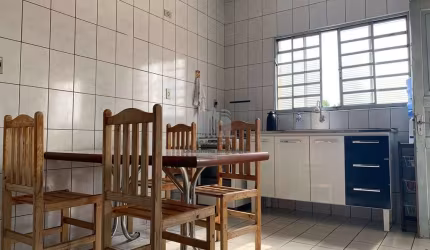 Casa para venda em Jardim Baronesa de 194.00m² com 3 Quartos e 2 Garagens