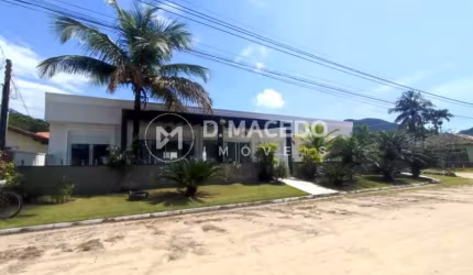 Casa para alugar em Condominio Lagoinha de 367.00m² com 3 Quartos, 2 Suites e 3 Garagens