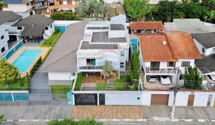 Casa para venda em Vila Romanópolis de 248.40m² com 4 Quartos, 2 Suites e 3 Garagens