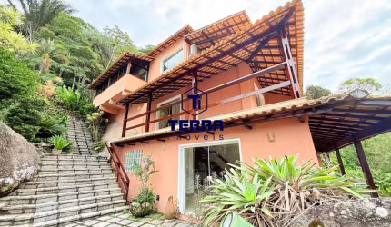 Casa para venda em Itacoatiara de 374.00m² com 1 Quarto, 3 Suites e 4 Garagens
