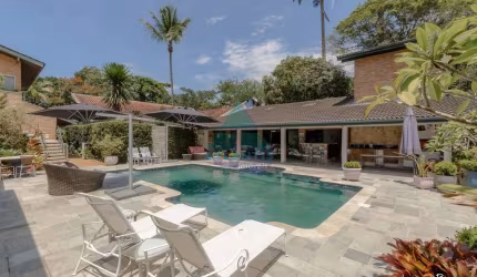 Casa para venda em Pedra Verde de 780.00m² com 14 Quartos, 11 Suites e 4 Garagens