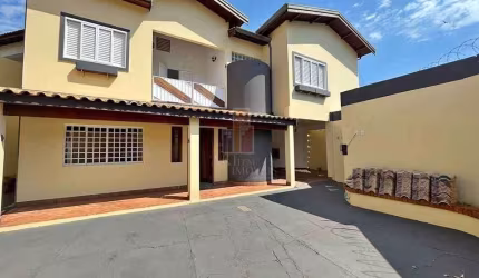 Casa para venda e aluguel em Vila Santa Terezinha de 230.00m² com 3 Quartos, 1 Suite e 2 Garagens