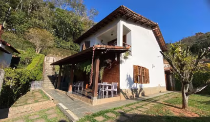 Casa de Condomínio para venda em Nogueira de 138.00m² com 3 Quartos, 1 Suite e 2 Garagens