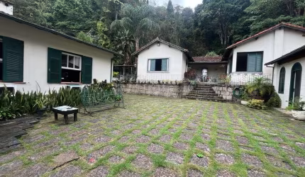 Casa para venda em Nogueira de 449.00m² com 4 Quartos e 4 Garagens