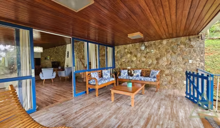 Casa para venda em Duarte Silveira de 250.00m² com 5 Quartos, 1 Suite e 8 Garagens