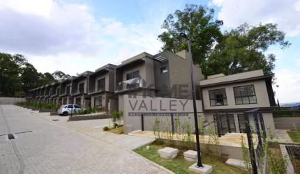 Casa de Condomínio para venda em Chácaras Silvania de 145.00m² com 3 Quartos, 3 Suites e 2 Garagens
