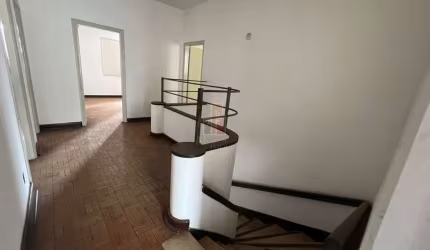 Casa para alugar em Centro de 300.00m² com 3 Quartos, 1 Suite e 3 Garagens