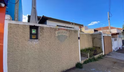 Casa para venda em Centro de 231.60m² com 6 Quartos, 2 Suites e 2 Garagens