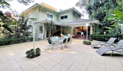 Casa para venda em Altos De São Fernando de 553.00m² com 4 Quartos, 4 Suites e 5 Garagens