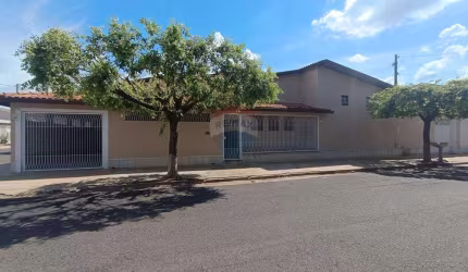 Casa para venda em Vila Alta de 260.00m² com 3 Quartos, 1 Suite e 3 Garagens