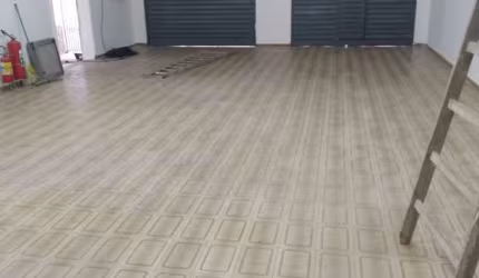 Galpão / Depósito / Armazém para alugar em Centro de 200.00m² com 6 Garagens
