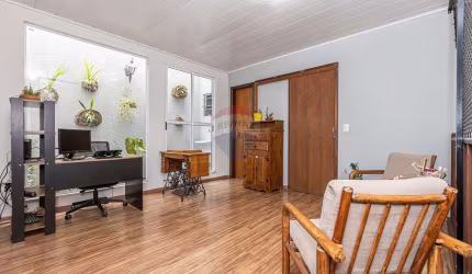 Sobrado para venda em Pilarzinho de 180.00m² com 3 Quartos, 1 Suite e 3 Garagens