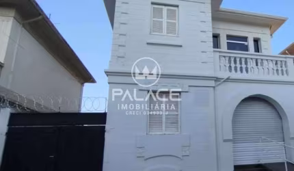 Casa para alugar em Centro de 200.00m² com 3 Quartos e 10 Garagens