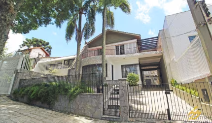 Prédio Comercial para alugar em Hugo Lange de 550.00m² com 4 Quartos e 2 Garagens