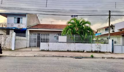 Casa para venda em Campo Comprido de 200.00m² com 2 Quartos e 2 Garagens