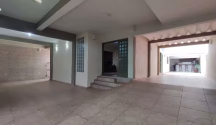 Sobrado para venda em Vila Antártica de 300.00m² com 3 Quartos, 1 Suite e 6 Garagens