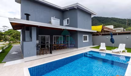 Casa para venda em Condominio Capitanias de 210.00m² com 5 Quartos, 5 Suites e 5 Garagens