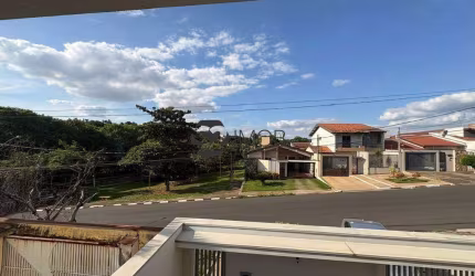 Casa para alugar em Santa Cruz de 200.00m² com 4 Quartos, 1 Suite e 3 Garagens
