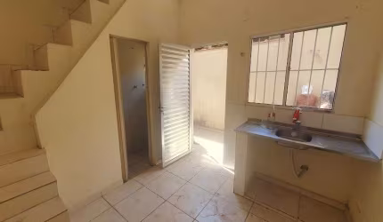 Casa para alugar em Jardim Maria De Lourdes de 40.00m² com 1 Quarto