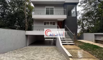 Casa de Condomínio para venda em Vila Verde de 286.00m² com 3 Quartos, 3 Suites e 8 Garagens