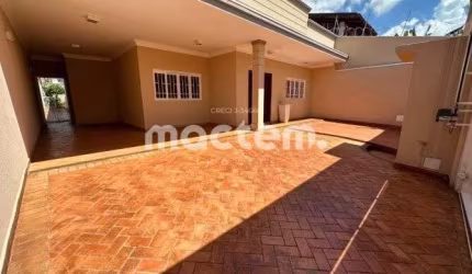 Casa para venda em Jardim Antártica de 311.00m² com 5 Quartos, 3 Suites e 5 Garagens
