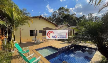 Casa de Condomínio para venda em Granja Viana de 220.00m² com 4 Quartos, 1 Suite e 6 Garagens