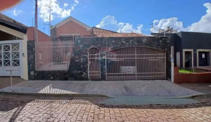 Casa para venda em Centro de 216.50m² com 4 Quartos, 1 Suite e 2 Garagens