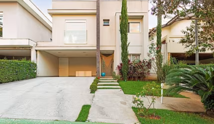Casa para venda em Alphaville de 280.00m² com 4 Quartos, 4 Suites e 4 Garagens