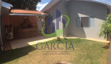 Casa para alugar em Jardim Ipê Iv de 360.00m² com 3 Quartos, 1 Suite e 2 Garagens