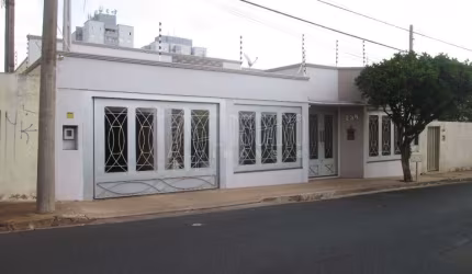 Casa para venda em Vila Xavier (vila Xavier) de 218.00m² com 3 Quartos, 1 Suite e 4 Garagens