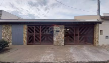 Casa para venda em Jardim São Roque de 280.00m² com 4 Quartos e 6 Garagens