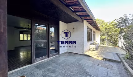 Casa para venda em Maria Paula de 350.00m² com 5 Quartos e 3 Garagens