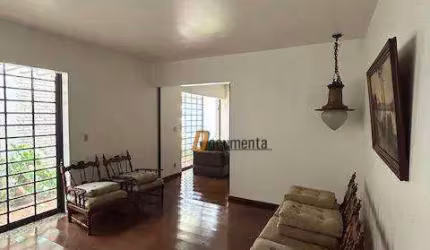 Casa para alugar em Vila Estádio de 247.00m² com 3 Quartos, 1 Suite e 2 Garagens