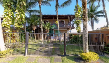 Casa para venda em Condomínio Lagoinha de 338.00m² com 5 Quartos, 5 Suites e 1 Garagem