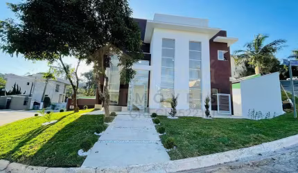 Casa para venda em Parque Nova Jandira de 216.00m² com 3 Quartos, 3 Suites e 4 Garagens