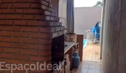Casa para venda em Núcleo Habitacional José Regino de 200.00m² com 2 Quartos, 1 Suite e 2 Garagens