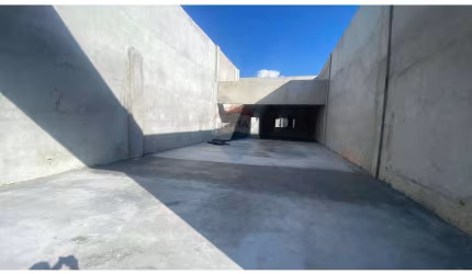 Galpão / Depósito / Armazém para alugar em Jardim Ponte Grande de 160.00m²