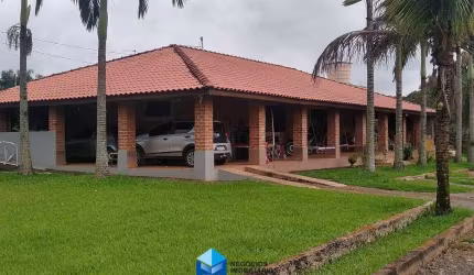 Chácara para venda em Centro de 240.00m² com 3 Quartos e 1 Suite