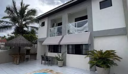 Sobrado para venda em Matinhos de 259.00m² com 5 Quartos, 2 Suites e 4 Garagens