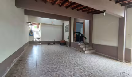 Casa para venda em Centro de 150.00m² com 3 Quartos, 2 Suites e 4 Garagens