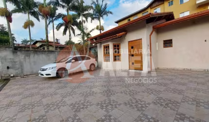 Casa para alugar em Jardim Sabiá de 280.00m² com 3 Quartos, 2 Suites e 6 Garagens