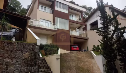 Casa para venda em Transurb de 385.00m² com 3 Quartos, 3 Suites e 4 Garagens