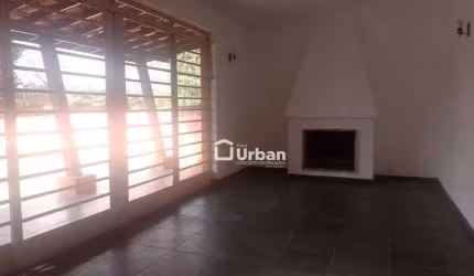 Casa para venda em Granja Viana - Vila São Fernando de 301.00m² com 3 Quartos, 1 Suite e 4 Garagens