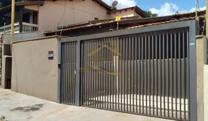 Casa para venda em Parque Residencial Lauriano Tebar de 250.00m² com 3 Quartos, 2 Suites e 2 Garagens