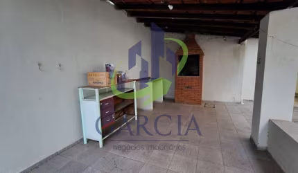Casa para alugar em Vila São Carlos de 287.00m² com 2 Quartos e 2 Garagens