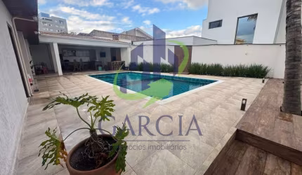 Casa para venda e aluguel em Jardim Santa Helena de 600.00m² com 4 Quartos, 3 Suites e 4 Garagens