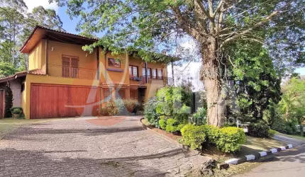 Casa para venda em Algarve de 330.00m² com 3 Quartos, 1 Suite e 6 Garagens
