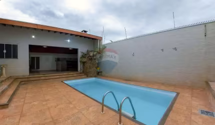 Casa para venda em Jardim Nossa Senhora De Fátima de 330.00m² com 3 Quartos e 2 Garagens